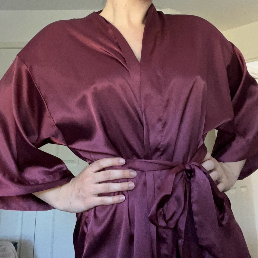 Women’s Victorias Secret Silky Robe! - Gem